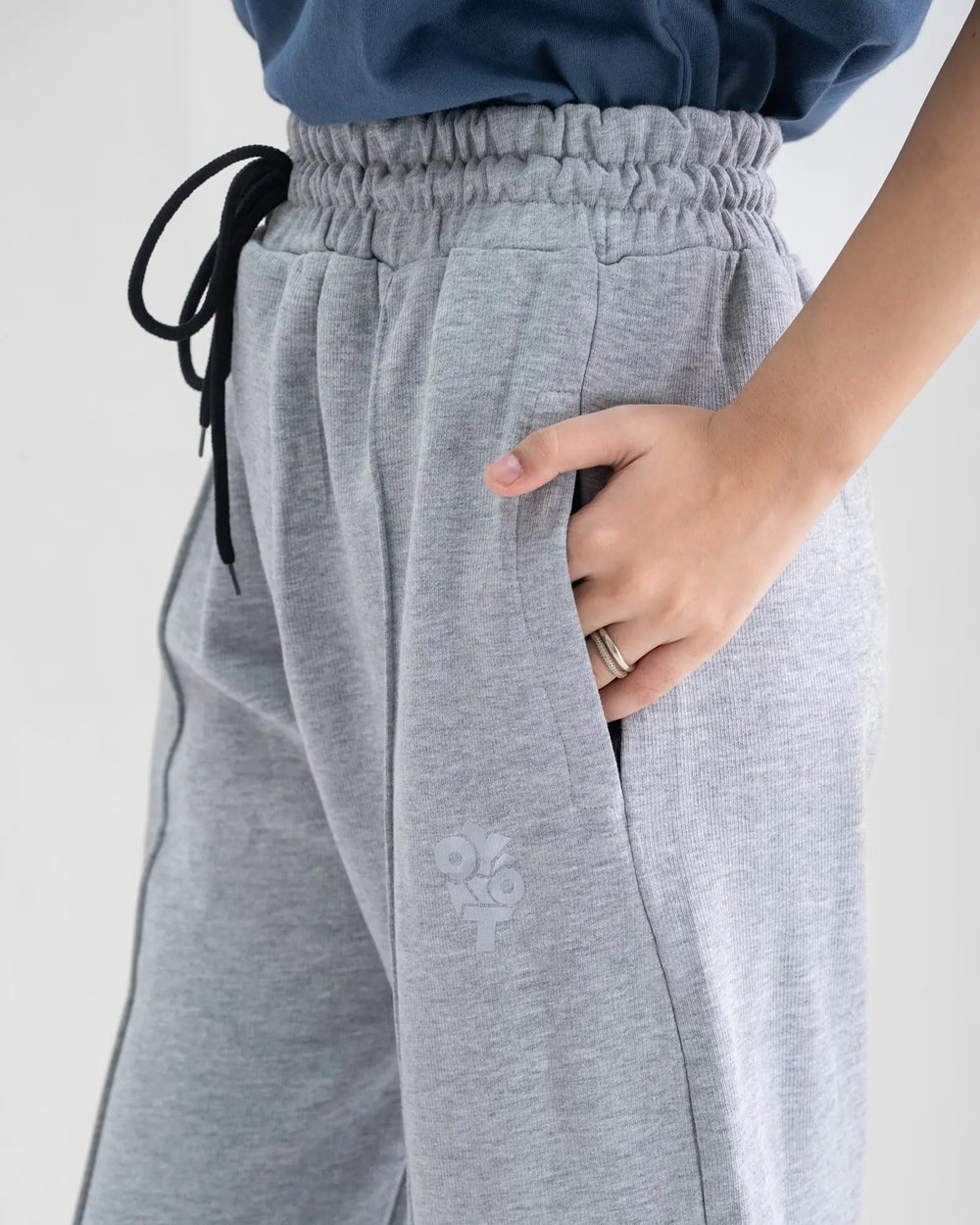 Wide-Leg Drawstring Trousers — Grey — Garment close